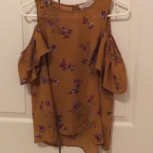 Short sleeve blouse, mustard color, flower detail